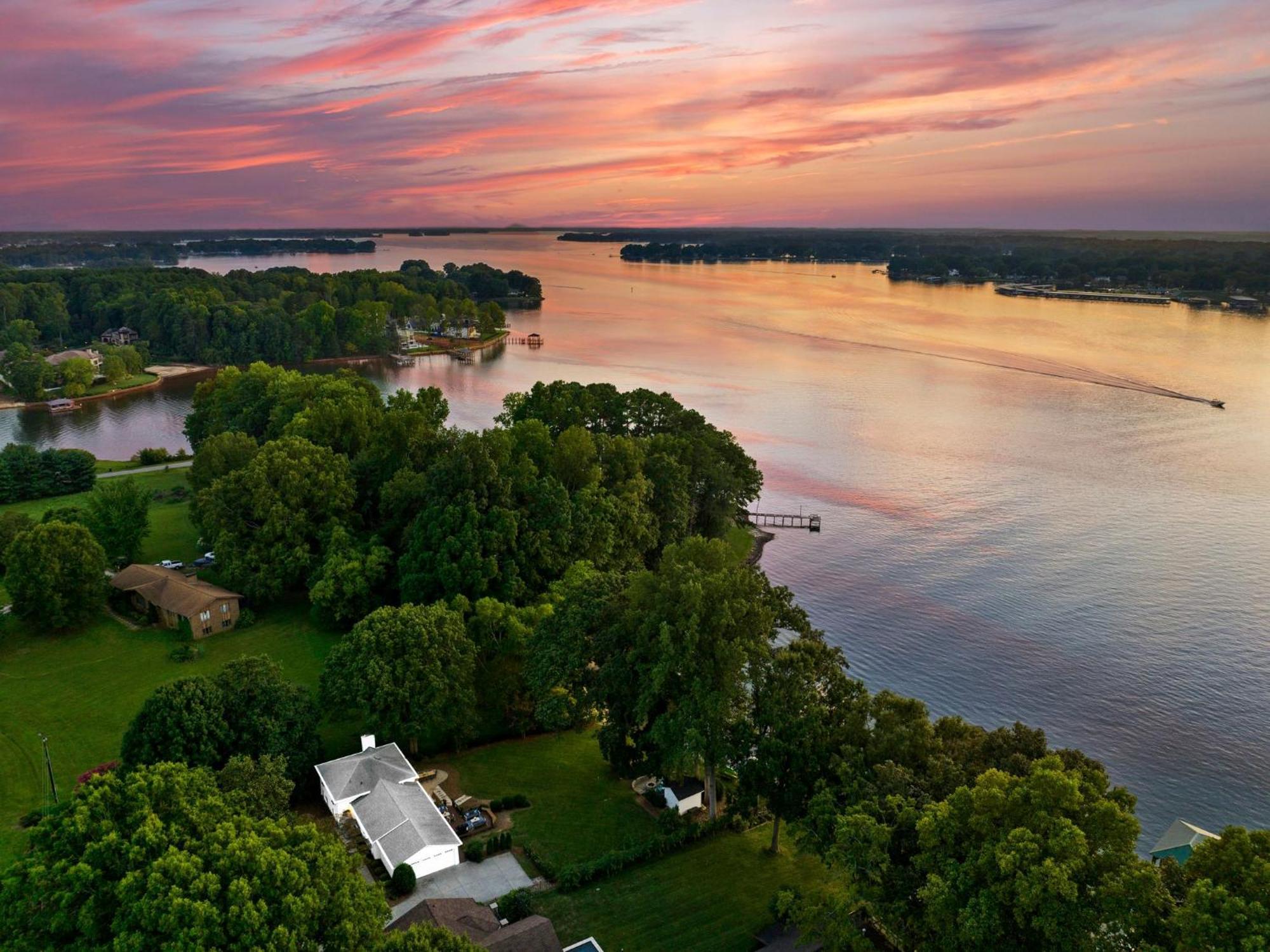 Lakefront Living Mooresville Bagian luar foto